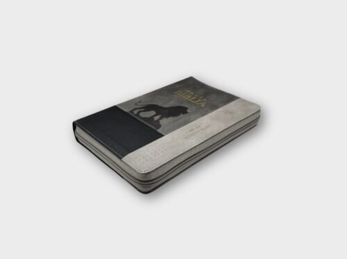 fotos - 2025-07-15T235329.336 Biblia Reina-Valera 1960 Portátil León Gris | Letra Grande 12 Puntos | Con Cierre e Índice