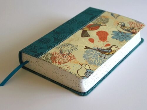 Biblia RVR60 Letra Gigante 14 Puntos Azul con Pájaros | Tamaño Manual | Símil Piel con Cantos Pintados