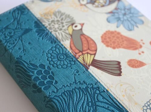 Biblia RVR60 Letra Gigante 14 Puntos Azul con Pájaros | Tamaño Manual | Símil Piel con Cantos Pintados