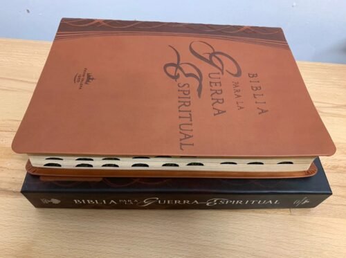 Biblia para la Guerra Espiritual RVR60 Café con Índice | Imitación Piel | Reina Valera 1960